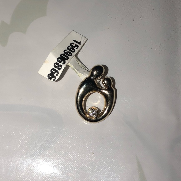 Mother and Child 14k Gold Pendant with Diamond - Picture 3 of 8